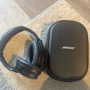 Bose Black Wireless Headphones with Case
